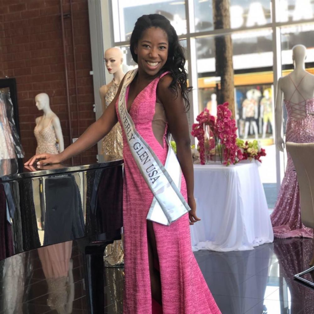 Meet your Posher, Courtney